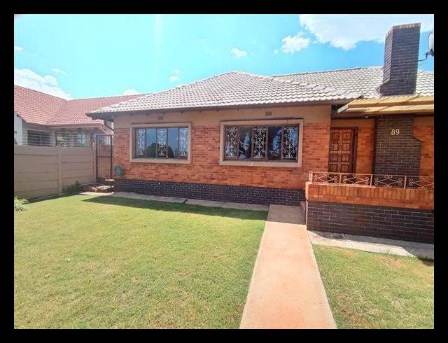 4 BEDROOM HOUSE FOR SALE IN GERMISTON SOUTH